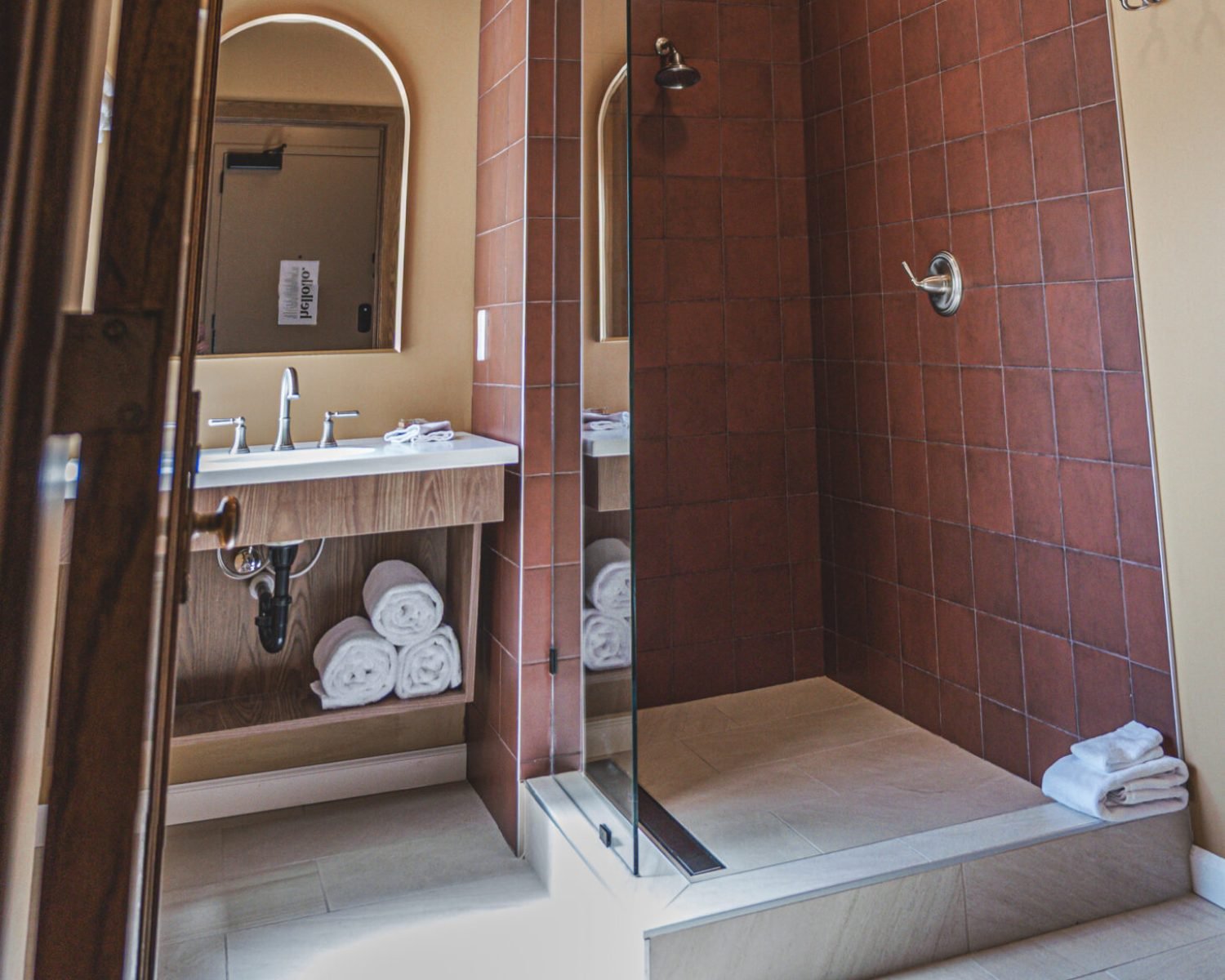 the-abbott-suite-walk-in-shower-and-vanity-powerhouse-on-broadway