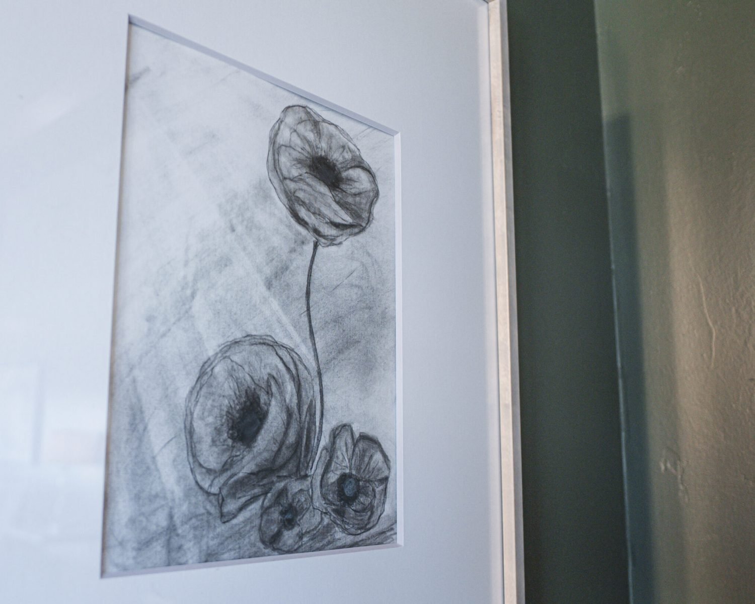 the-ford-suite-floral-charcoal-artwork-closeup-bedroom-wall-detail-powerhouse-on-broadway
