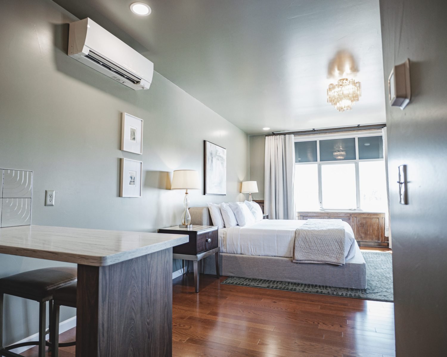 the-ford-suite-king-bed-modern-lighting-and-breakfast-bar-powerhouse-on-broadway